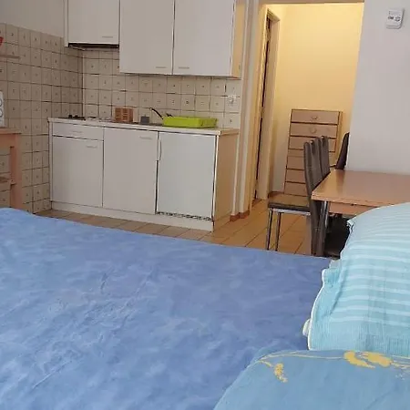 Apartment Gare-20-1 *